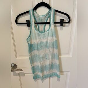 Turquoise and white tie dye look Lululemon workout top size 6